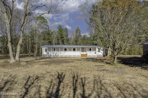 2752 Penderlea Hwy, Burgaw, NC 28425