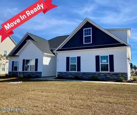 561 Appalachian Trl N, Jacksonville, NC 28546