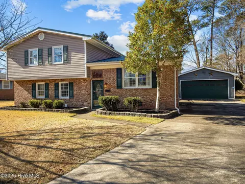 106 Marion Ct, Jacksonville, NC 28546