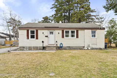 500 Cherokee Dr, Jacksonville, NC 28540
