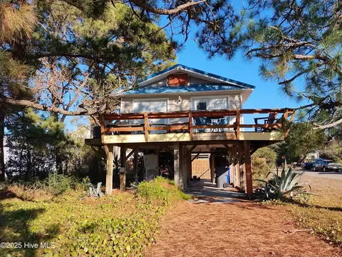 300 Maryland Ave, Carolina Beach, NC 28428