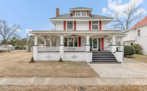 715 N Road St, Elizabeth City, NC 27909