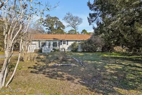 118 Park Ave, Southport, NC 28461