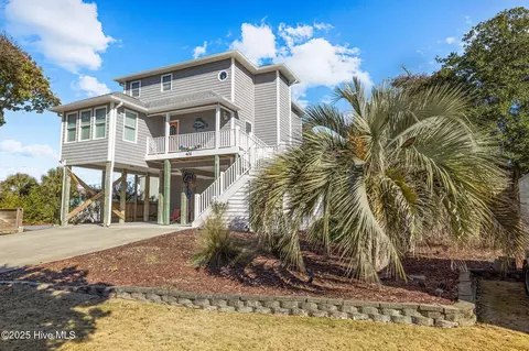 402 W Landing Dr, Emerald Isle, NC 28594