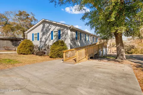 1567 Oak Ridge Dr SW, Ocean Isle Beach, NC 28469