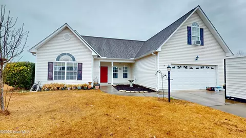 307 Lake Dr, Burgaw, NC 28425