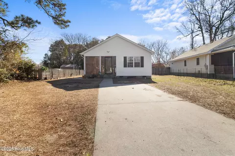 307 Paxton St, Elizabeth City, NC 27909