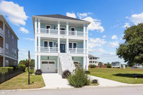 758 Cannonsgate Dr, Newport, NC 28570