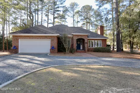 375 Lake Forest Dr, Pinehurst, NC 28374