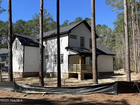 671 Lilac Ln, Vass, NC 28394