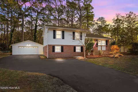 3009 Fairway Rd, Morehead City, NC 28557