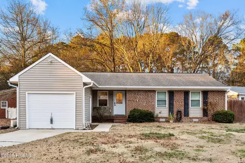 100 Pineview Rd, Jacksonville, NC 28546