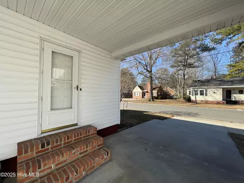 Exterior - 709 S 2nd St, Smithfield, NC 27577 photo 2 of 3