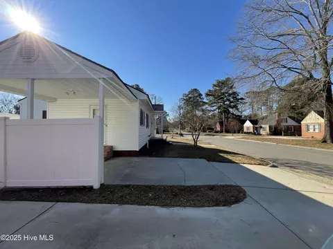 Exterior - 709 S 2nd St, Smithfield, NC 27577 photo 3 of 3