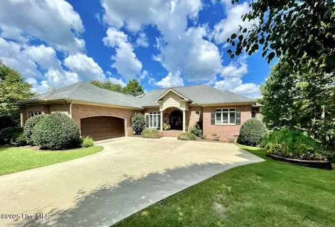 145 Lake Forest Dr SW, Pinehurst, NC 28374