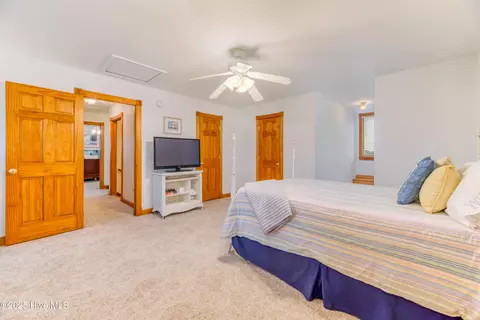 Bedroom - 40191 Cutty Sark Dr, Avon, NC 27915 photo 12 of 15
