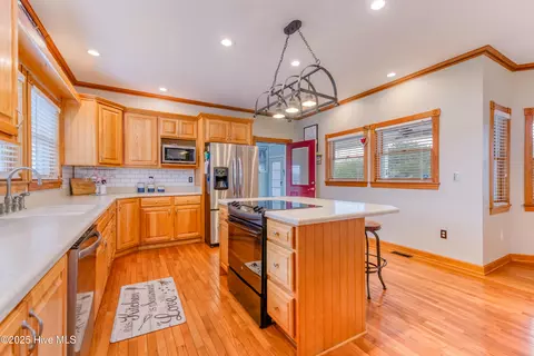 Kitchen - 40191 Cutty Sark Dr, Avon, NC 27915 photo 1 of 5