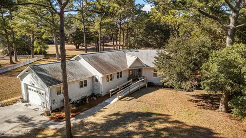 426 Star Hill Dr, Cape Carteret, NC 28584