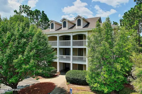 3350 Club Villas Dr #205, Southport, NC 28461