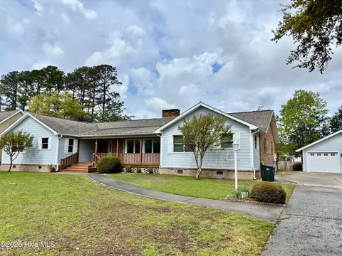 1109 Neuse Dr, Oriental, NC 28571