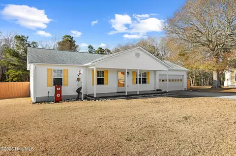 321 Kenilworth Pl, Hubert, NC 28539