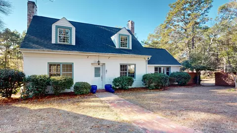 1325 Valley View Rd, Southern Pines, NC 28387