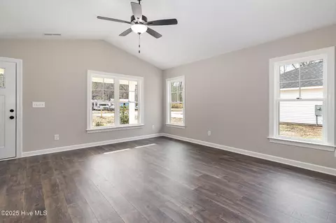 303 E Pope Ave, Kenly, NC 27542 photo 6