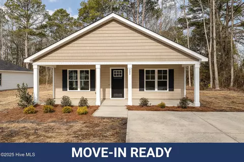 303 E Pope Ave, Kenly, NC 27542