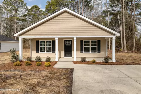303 E Pope Ave, Kenly, NC 27542 photo 3