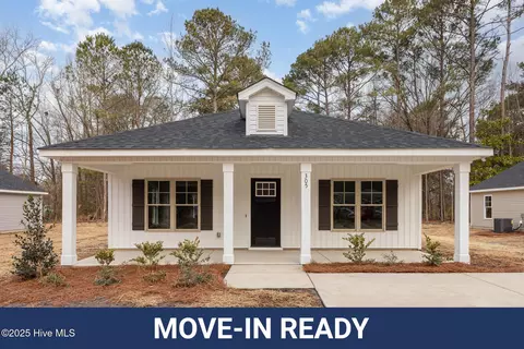305 E Pope Ave, Kenly, NC 27542