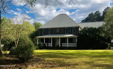 104 Candlestick Ct, Clinton, NC 28328