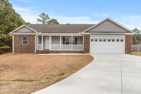 202 Rock Cavern Ct, Richlands, NC 28574