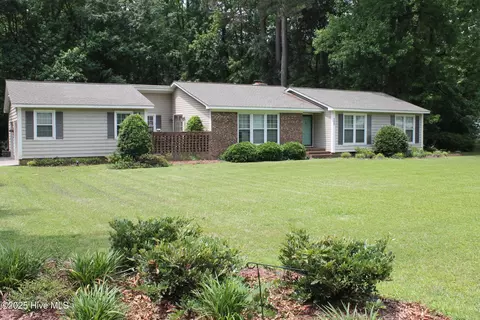 125 Elizabeth Dr, Whiteville, NC 28472