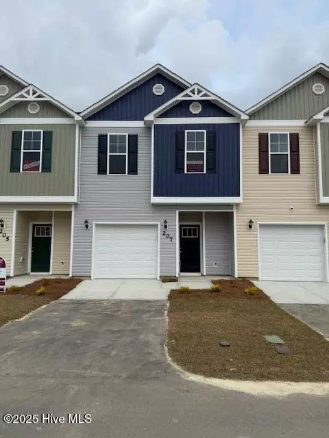 207 Crab Claw Spit Ln, Jacksonville, NC 28546