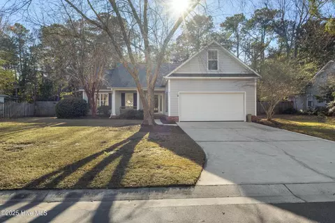 641 Grey Squirrel Dr, Wilmington, NC 28409