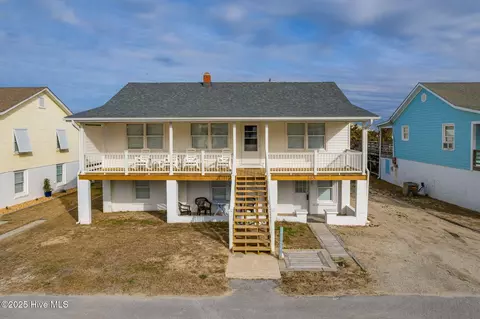 105 Dobbs St, Atlantic Beach, NC 28512