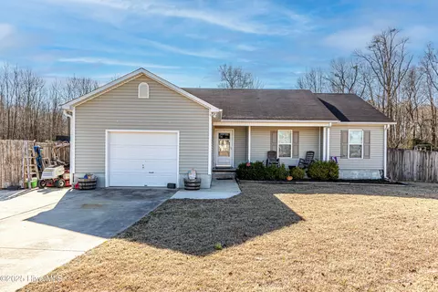 309 Rolling Meadow Ct, Richlands, NC 28574