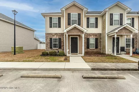 177 Glen Cannon Dr, Jacksonville, NC 28546