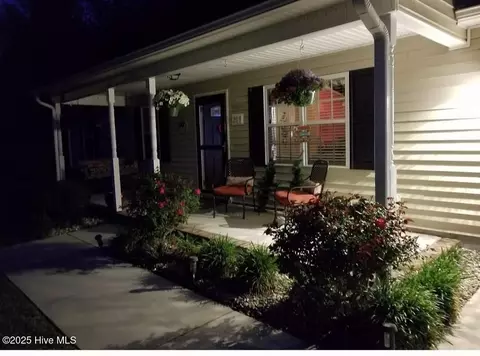 203 Stockton Ct, Richlands, NC 28574