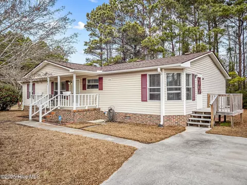 101 Maplecrest Way, Sneads Ferry, NC 28460