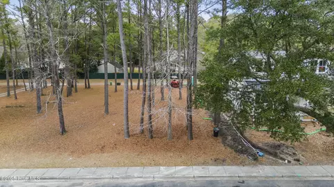 9136 E Lake Rd, Calabash, NC 28467