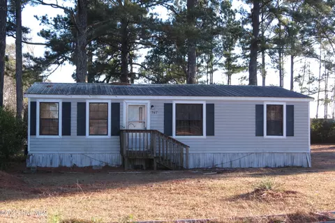 767 Kennels Beach Rd, Grantsboro, NC 28529