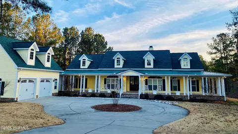 155 Ellens Pt, West End, NC 27376