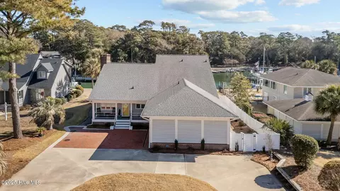 116 Arborvitae Ct, Pine Knoll Shores, NC 28512