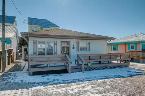 326 N Topsail Dr, Surf City, NC 28445