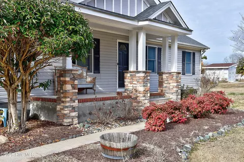 364 S End Rd, Knotts Island, NC 27950