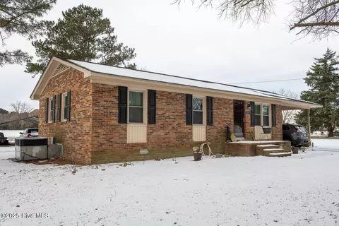 103 Alston St, Clinton, NC 28328