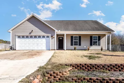 509 SW Ridge Dr, Richlands, NC 28574
