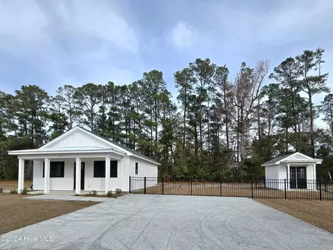 137 Long Pond Loop, Swansboro, NC 28584 photo 2