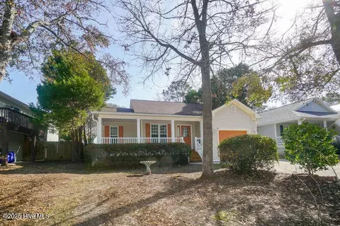 220 NE 36th St, Oak Island, NC 28465
